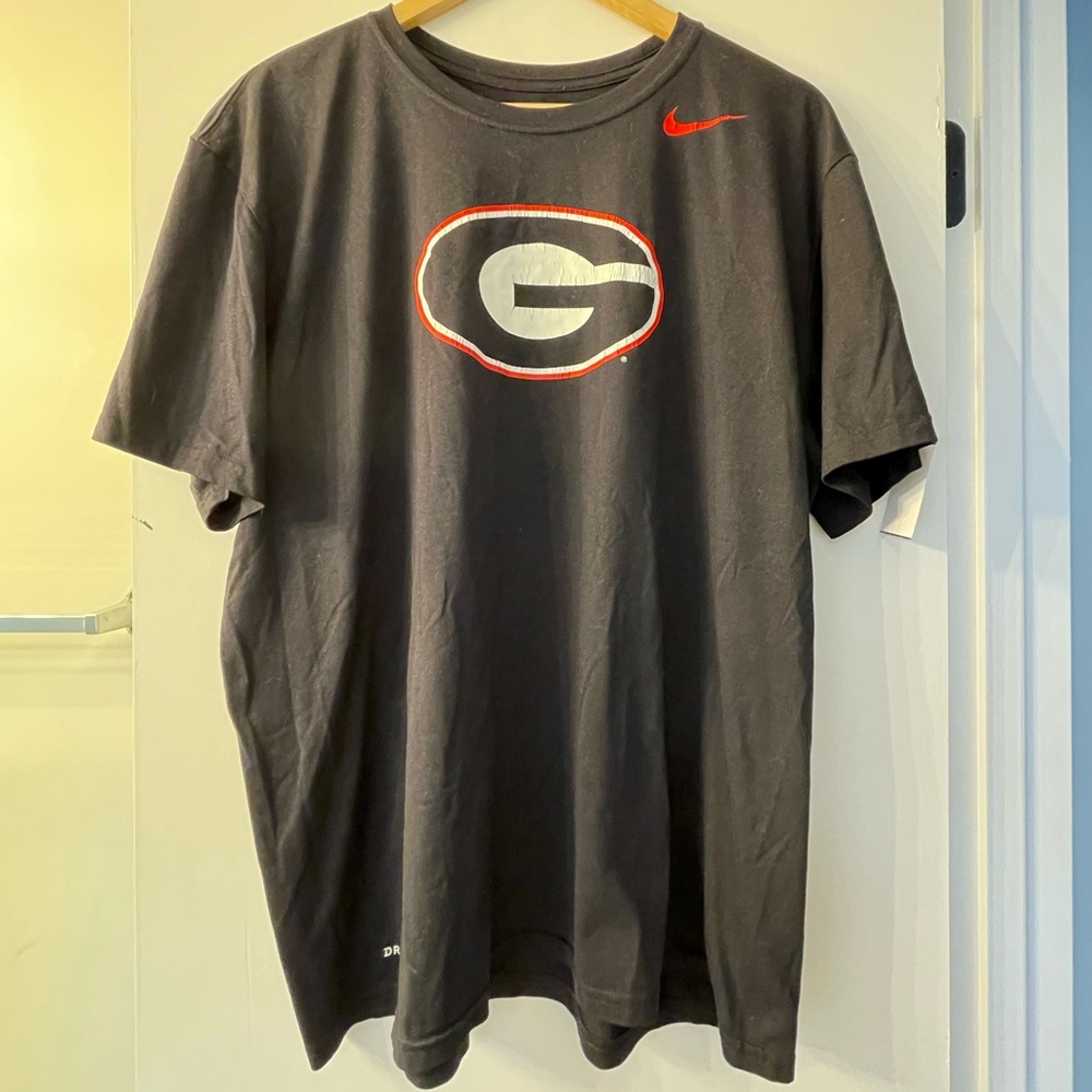Good sized Georgia t shirt